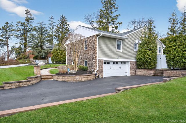 21 Roosevelt Drive, East Norwich, NY 11732
