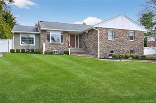 21 Roosevelt Drive, East Norwich, NY 11732