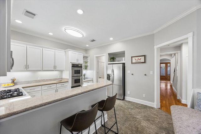1614 Castle Court, Houston, TX 77006