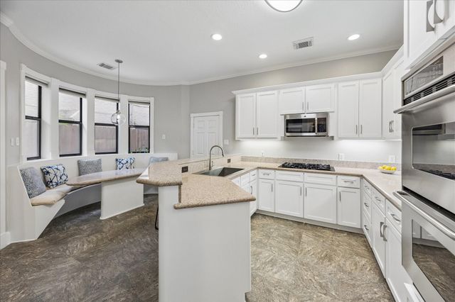 1614 Castle Court, Houston, TX 77006
