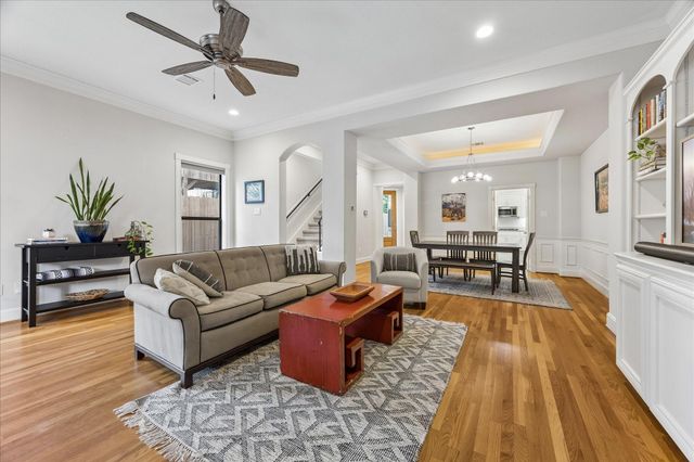 1614 Castle Court, Houston, TX 77006