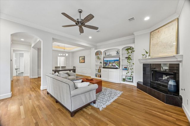 1614 Castle Court, Houston, TX 77006