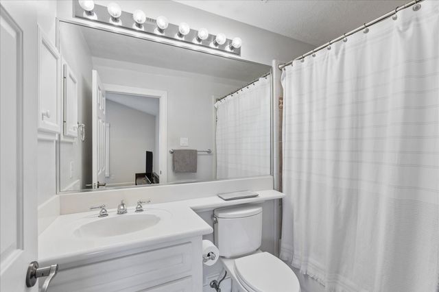1614 Castle Court, Houston, TX 77006
