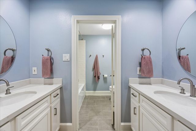 1614 Castle Court, Houston, TX 77006