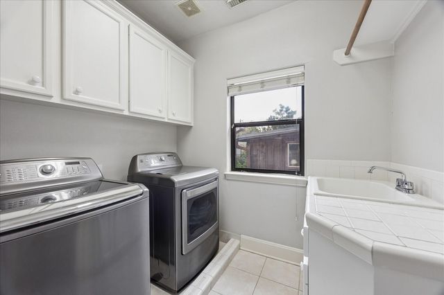 1614 Castle Court, Houston, TX 77006
