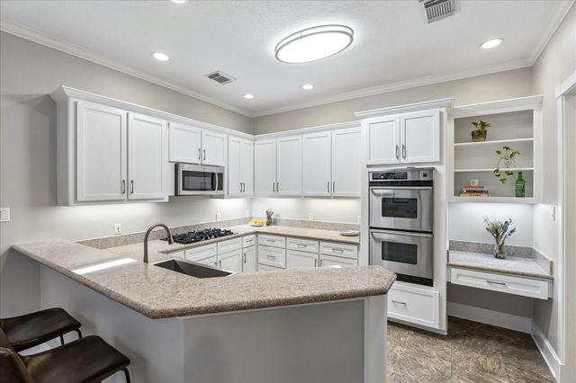1614 Castle Court, Houston, TX 77006