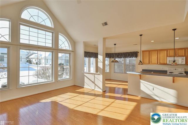 13 Devonshire Drive, Palmer Twp, PA 18045