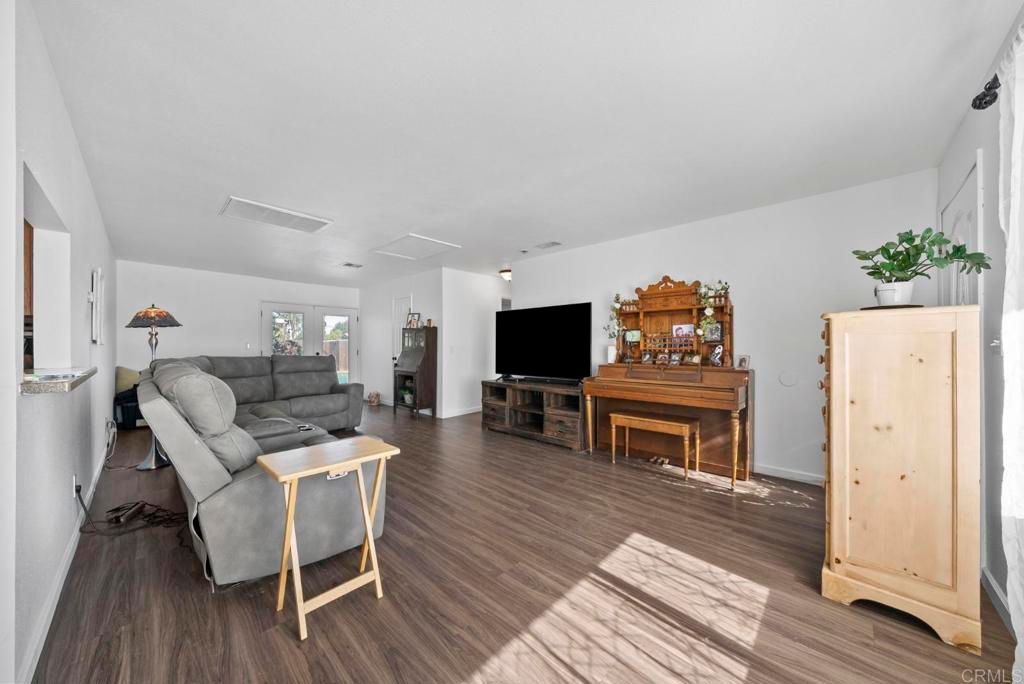 Image 10 of property listing at 826 Ellen Lane, El Cajon, CA 92019