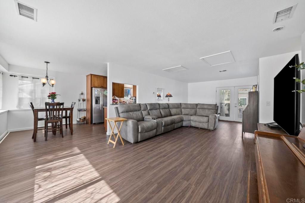 Image 11 of property listing at 826 Ellen Lane, El Cajon, CA 92019