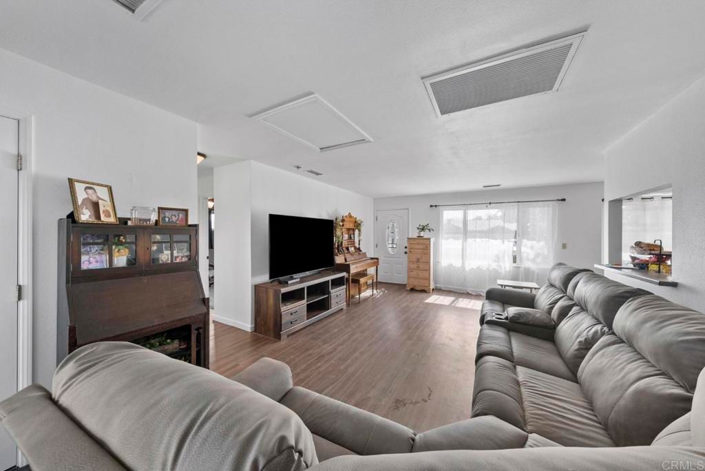 Image 12 of property listing at 826 Ellen Lane, El Cajon, CA 92019