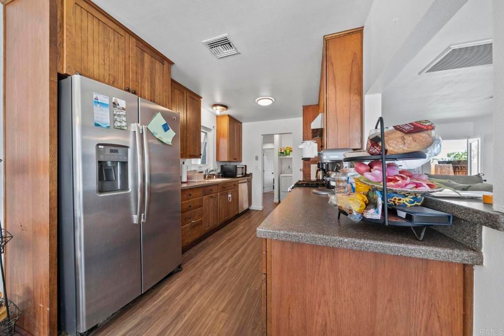 Image 8 of property listing at 826 Ellen Lane, El Cajon, CA 92019