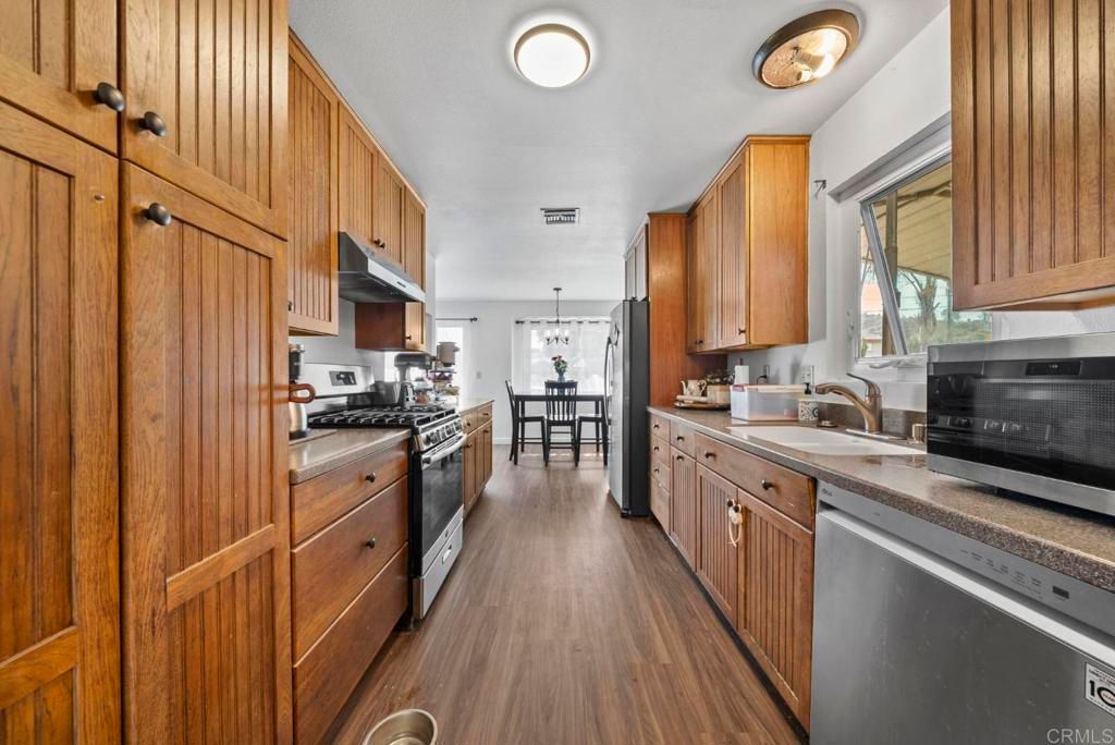 Image 9 of property listing at 826 Ellen Lane, El Cajon, CA 92019