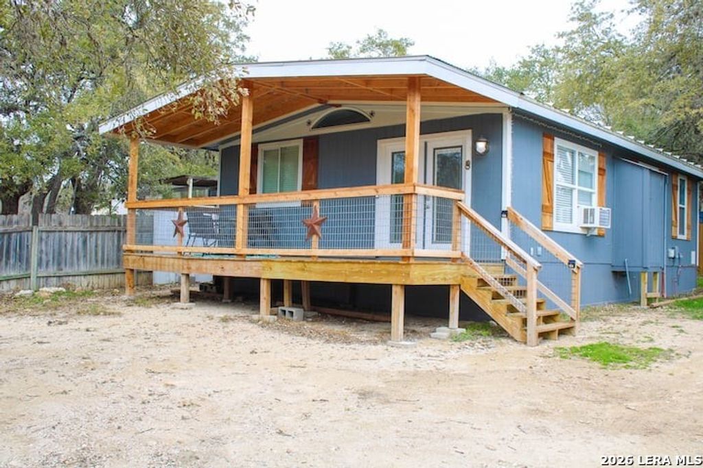 1030 Sir Galahad, Canyon Lake, TX 78133