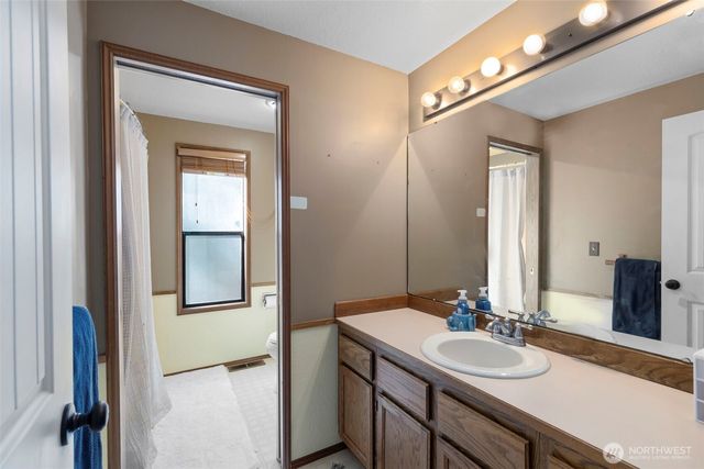 14205 Crown Point Place NW, Silverdale, WA 98383