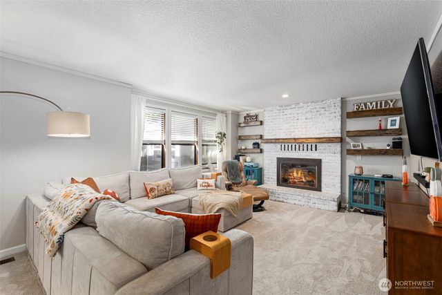 14205 Crown Point Place NW, Silverdale, WA 98383