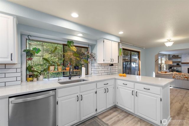 14205 Crown Point Place NW, Silverdale, WA 98383