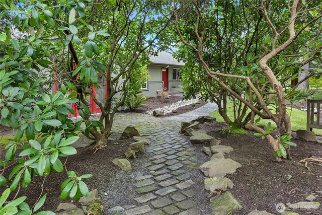 21214 96th Avenue W, Edmonds, WA 98020