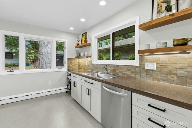 21214 96th Avenue W, Edmonds, WA 98020