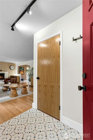 21214 96th Avenue W, Edmonds, WA 98020