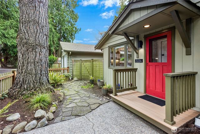 21214 96th Avenue W, Edmonds, WA 98020