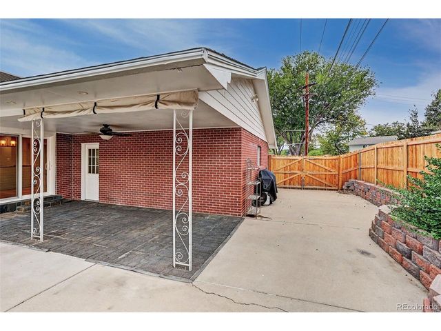 6422 Independence St, Arvada, CO 80004