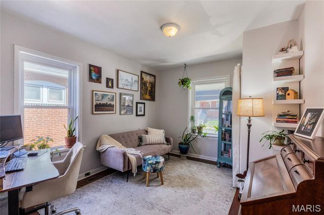 6065 Wanda Avenue, St Louis, MO 63116