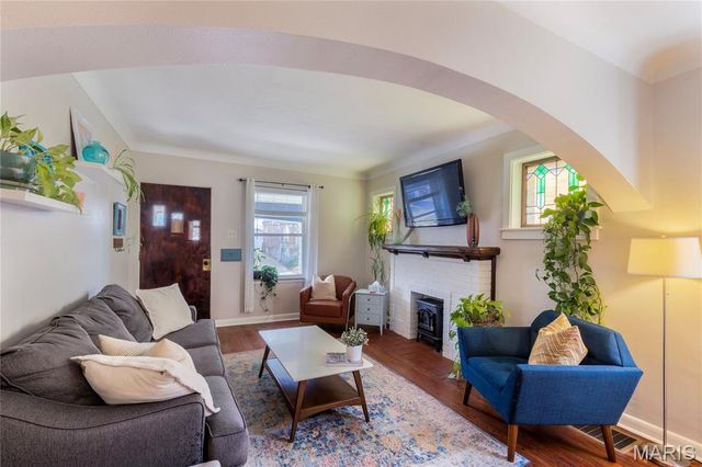 6065 Wanda Avenue, St Louis, MO 63116