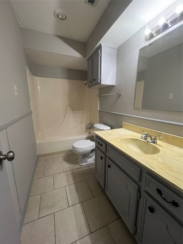 826 Skyline Drive, Duncanville, TX 75116