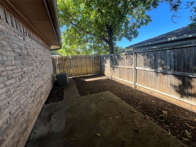 826 Skyline Drive, Duncanville, TX 75116