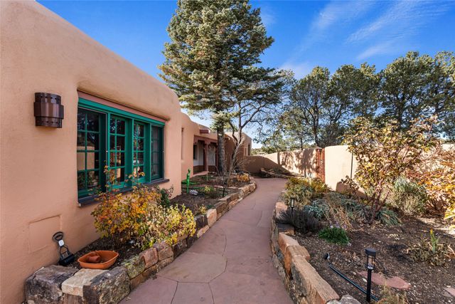 1057 Camino Manana, Santa Fe, NM 87501