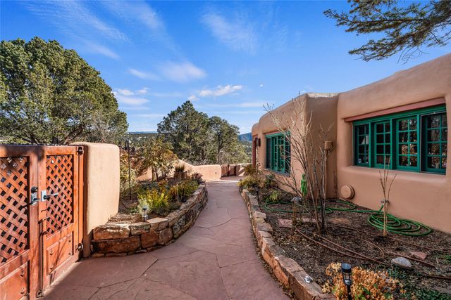 1057 Camino Manana, Santa Fe, NM 87501
