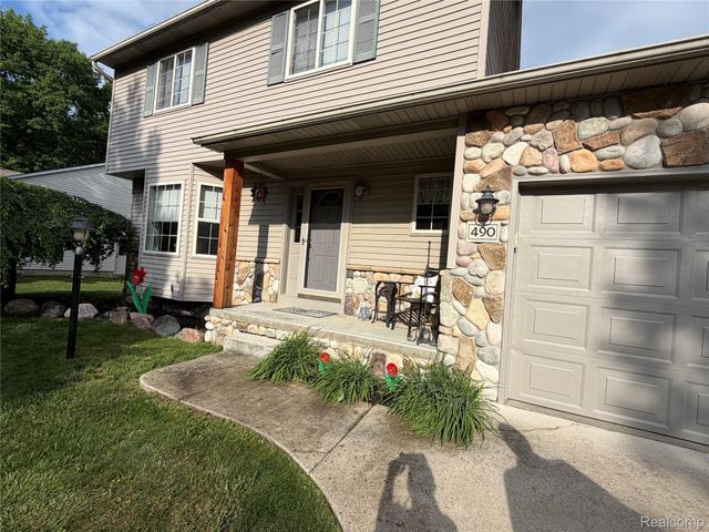 490 Cove View Drive, Waterford Charter Township, MI 48327