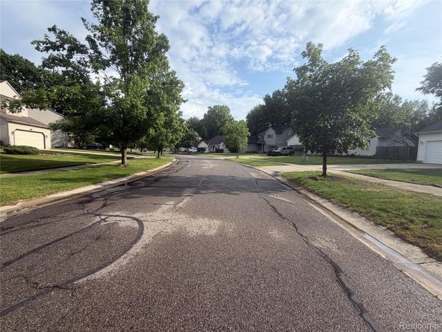 490 Cove View Drive, Waterford Charter Township, MI 48327