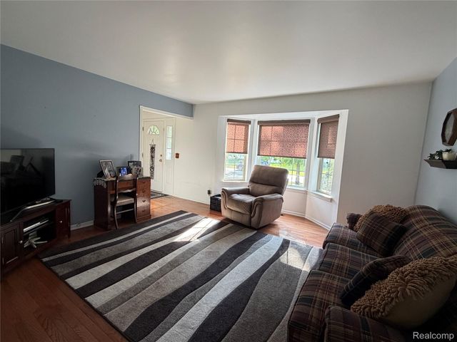 490 Cove View Drive, Waterford Charter Township, MI 48327
