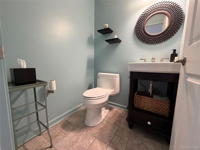 490 Cove View Drive, Waterford Charter Township, MI 48327