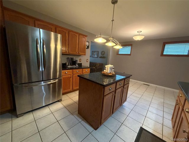 490 Cove View Drive, Waterford Charter Township, MI 48327