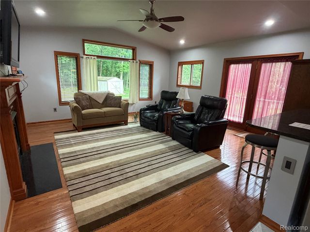 490 Cove View Drive, Waterford Charter Township, MI 48327