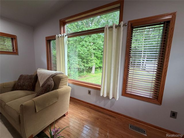 490 Cove View Drive, Waterford Charter Township, MI 48327
