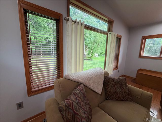490 Cove View Drive, Waterford Charter Township, MI 48327