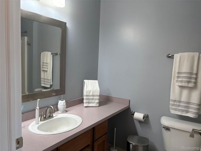 490 Cove View Drive, Waterford Charter Township, MI 48327