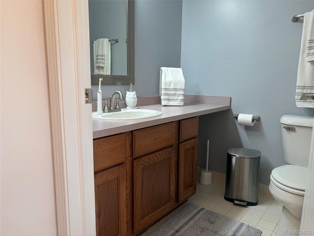 490 Cove View Drive, Waterford Charter Township, MI 48327