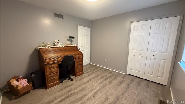 490 Cove View Drive, Waterford Charter Township, MI 48327