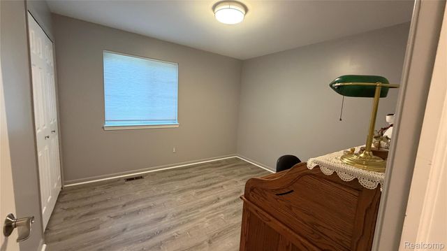 490 Cove View Drive, Waterford Charter Township, MI 48327