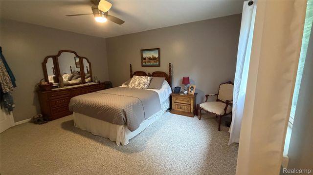 490 Cove View Drive, Waterford Charter Township, MI 48327