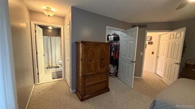 490 Cove View Drive, Waterford Charter Township, MI 48327