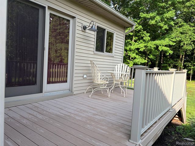 490 Cove View Drive, Waterford Charter Township, MI 48327