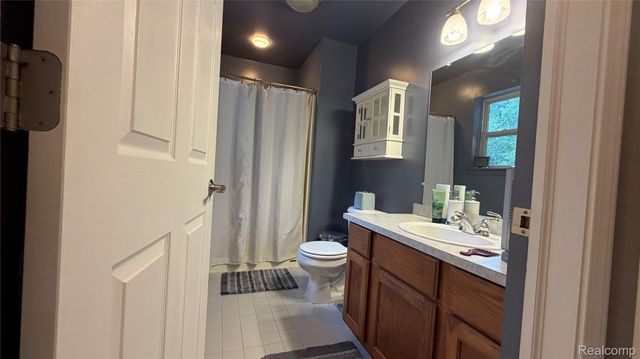 490 Cove View Drive, Waterford Charter Township, MI 48327