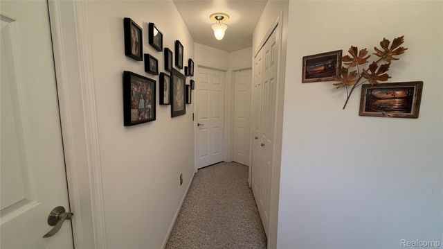 490 Cove View Drive, Waterford Charter Township, MI 48327
