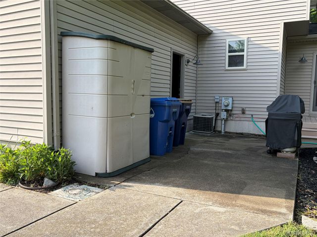 490 Cove View Drive, Waterford Charter Township, MI 48327