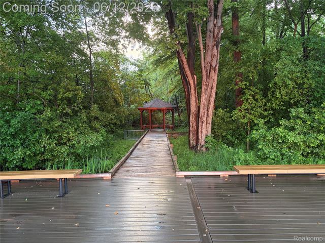 490 Cove View Drive, Waterford Charter Township, MI 48327